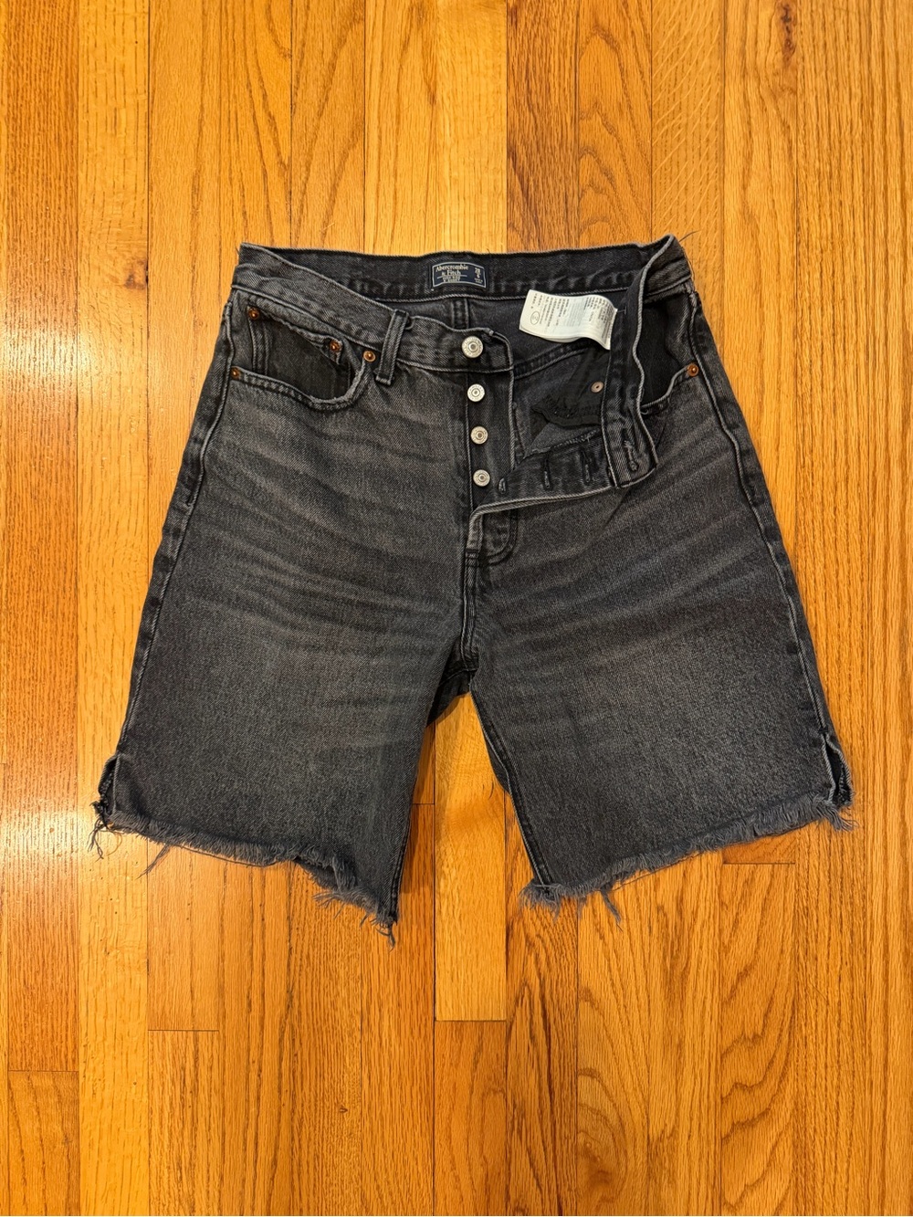 Abercrombie & Finch High-Rise 9” Black Denim Shorts - size 6/28